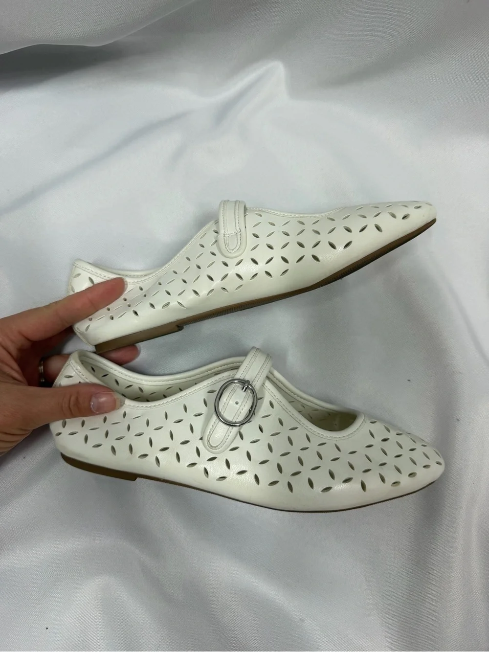 GAP | Mary Jane Flats White Shoes Perforated Lace Design Strap Big Girls Size 5